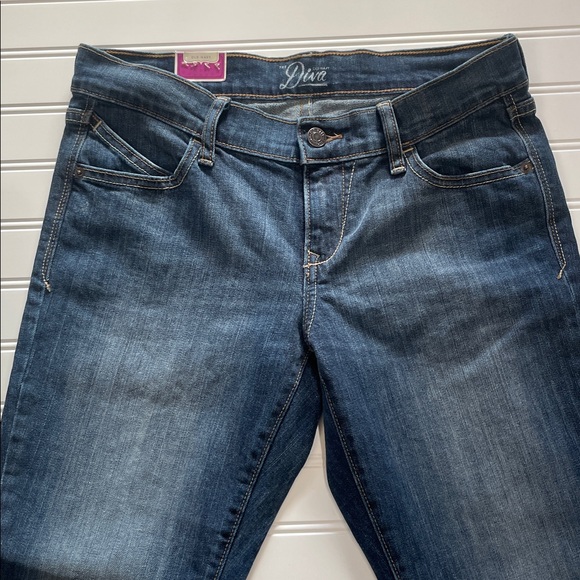 OLD NAVY THE DIVA WOMENS BOOTCUT DEMIM BLUE  JEANS SIZE 2 NWT - Picture 2 of 9
